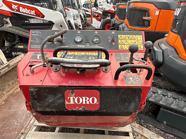 Image of Toro Dingo TX427 equipment image 2