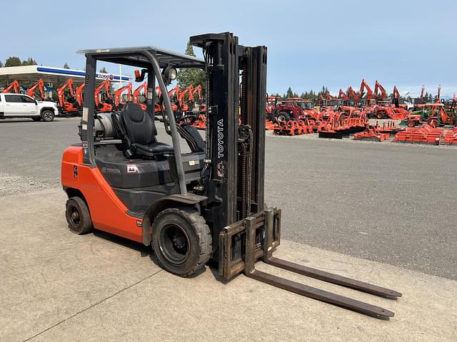 Image of Toyota 8FGU25 equipment image 3