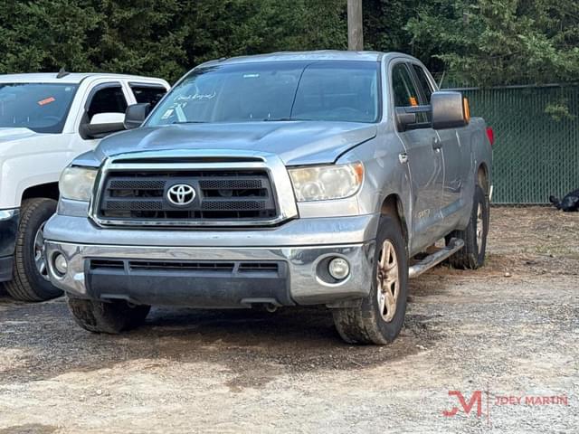 Image of Toyota Tundra SR5 equipment image 1