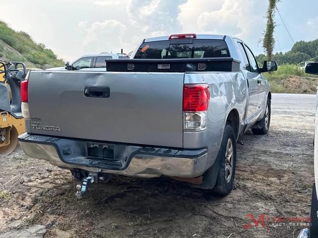 Image of Toyota Tundra SR5 equipment image 3