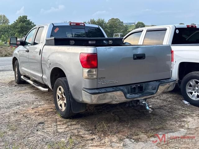 Image of Toyota Tundra SR5 equipment image 2