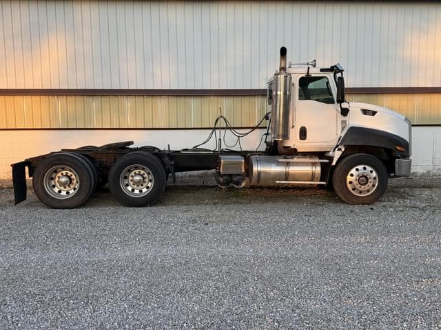 Image of Caterpillar CT660 equipment image 1