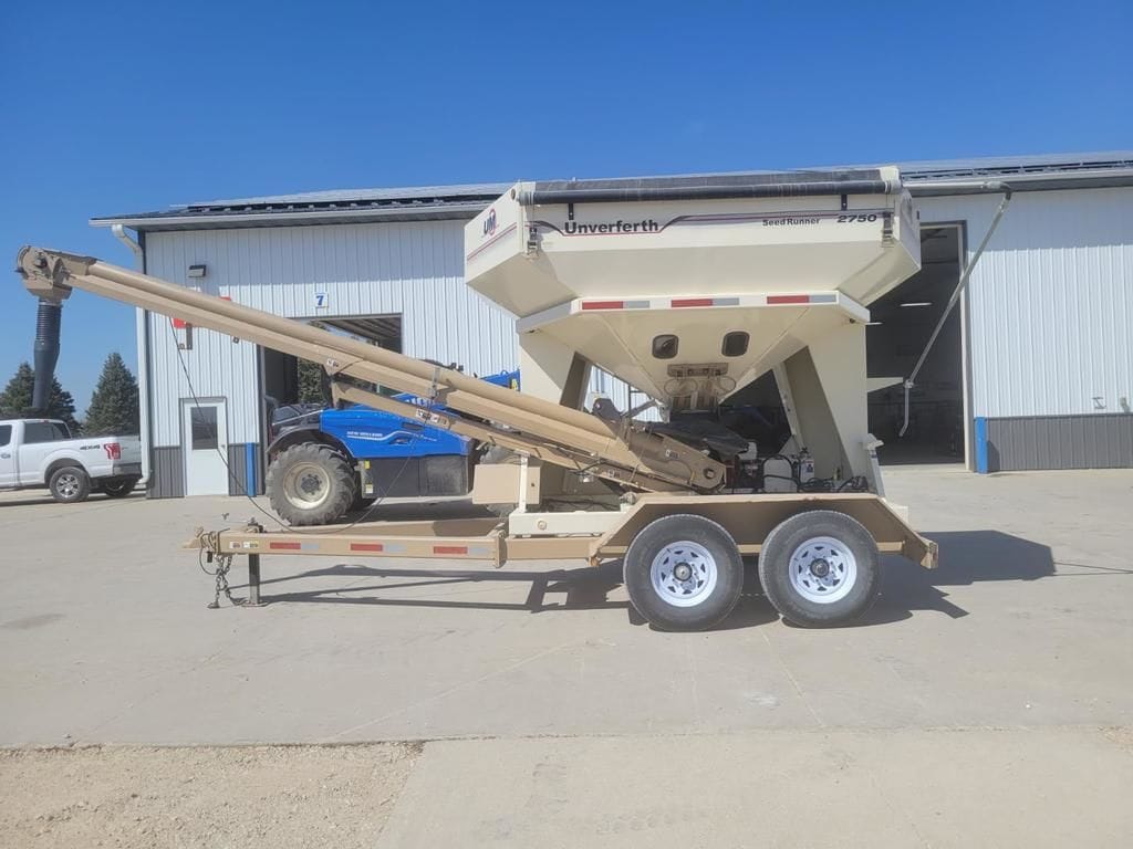 2012 Unverferth Seed Runner 2750 Equipment Image0