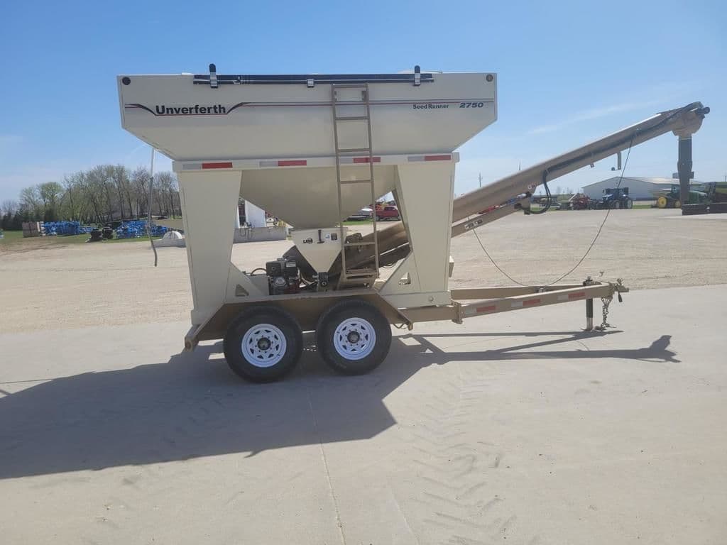 Image of Unverferth Seed Runner 2750 Image 1