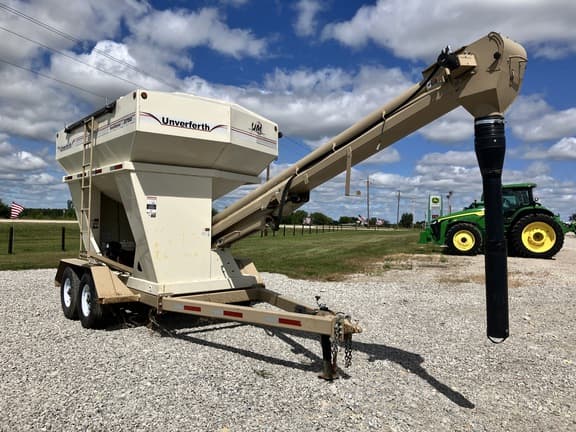 Image of Unverferth Seed Runner 2750 equipment image 2