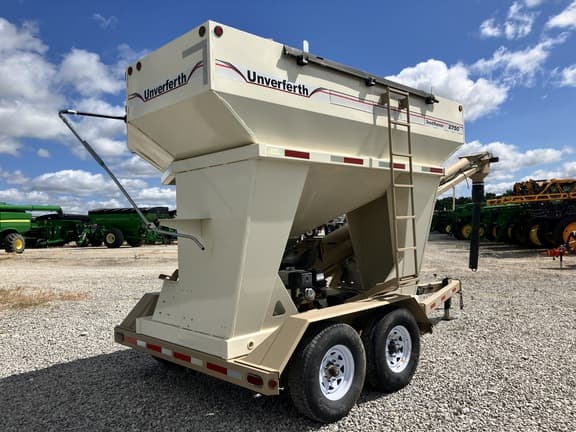 Image of Unverferth Seed Runner 2750 equipment image 4