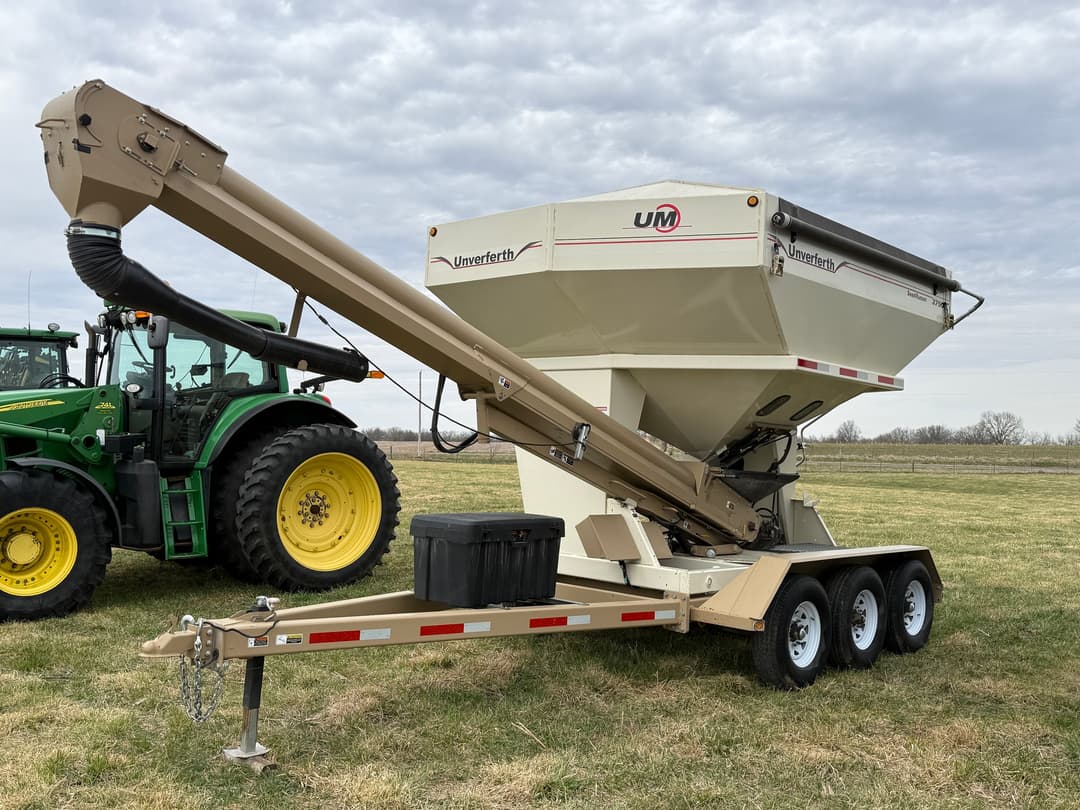 Image of Unverferth Seed Runner 3750 Primary image