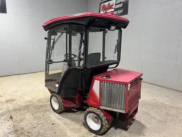 Image of Ventrac 3200 equipment image 2