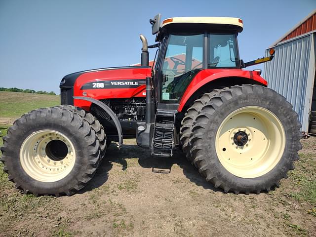 Image of Versatile 280 equipment image 1