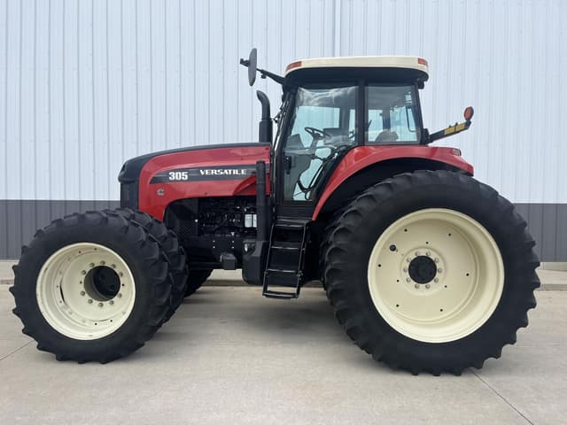 Image of Versatile 305 equipment image 2