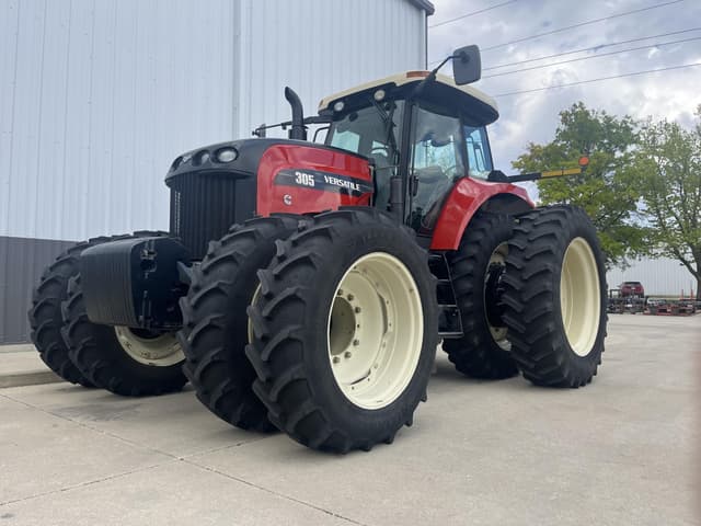Image of Versatile 305 equipment image 1