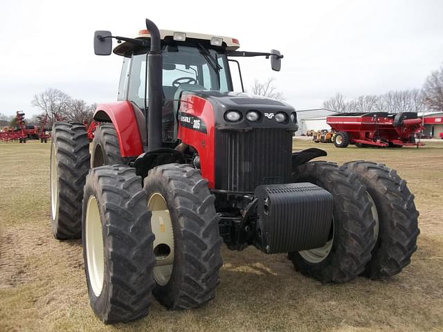 Image of Versatile 305 equipment image 1
