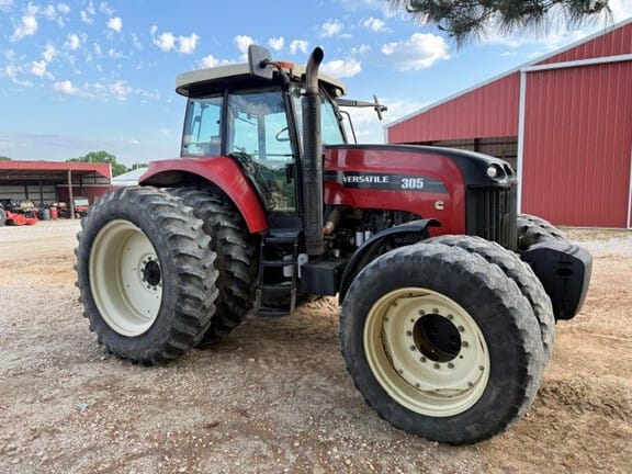 2012 Versatile 305 Equipment Image0