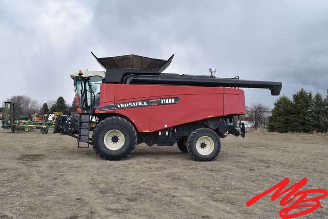 Image of Versatile RT490 equipment image 3