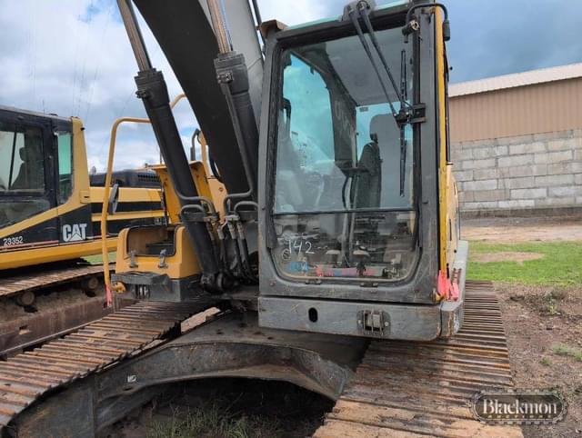 Image of Volvo EC220DL equipment image 4