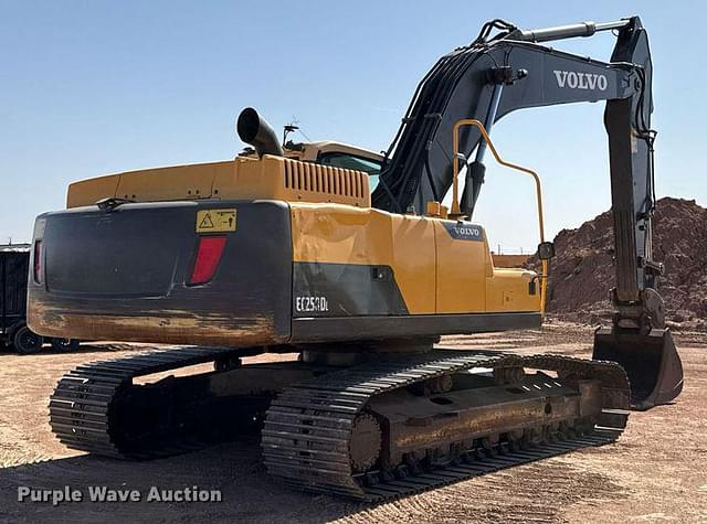 Image of Volvo EC250DL equipment image 4