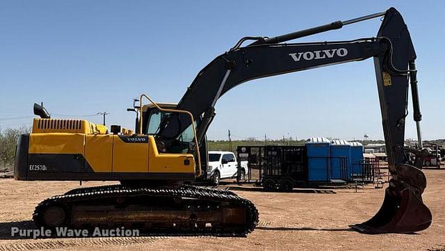 Image of Volvo EC250DL equipment image 3