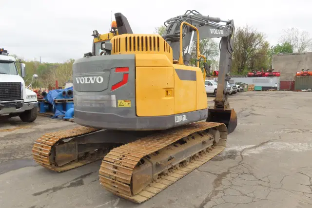 Image of Volvo ECR145DL equipment image 2