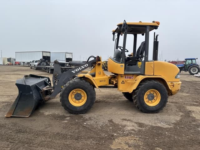 Image of Volvo L30B equipment image 4