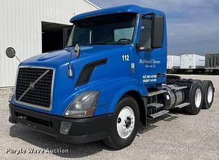 2012 Volvo VN Equipment Image0