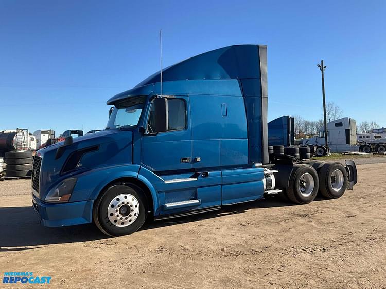 2012 Volvo VN Equipment Image0