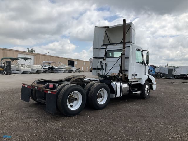 Image of Volvo VNL equipment image 4