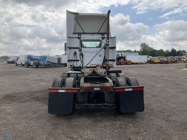 Image of Volvo VNL equipment image 3