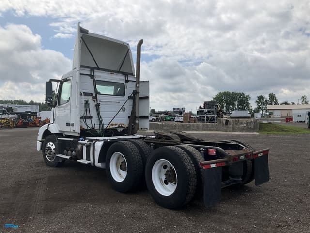 Image of Volvo VNL equipment image 2