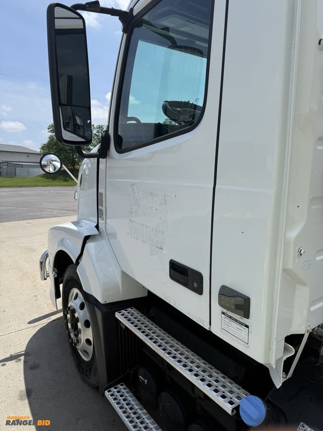 Image of Volvo VNL equipment image 3