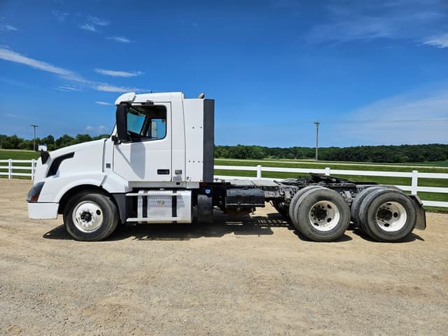 Image of Volvo VNL equipment image 1
