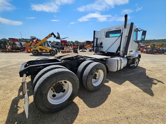 Image of Volvo VNL equipment image 4