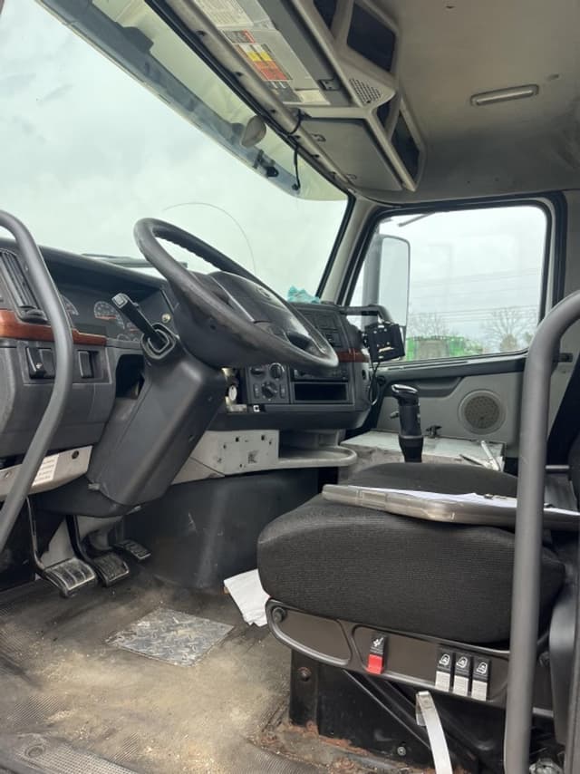 Image of Volvo VNL equipment image 4