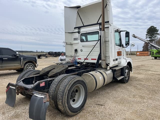 Image of Volvo VNL equipment image 2