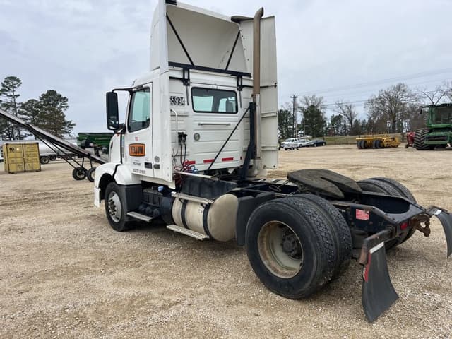 Image of Volvo VNL equipment image 1