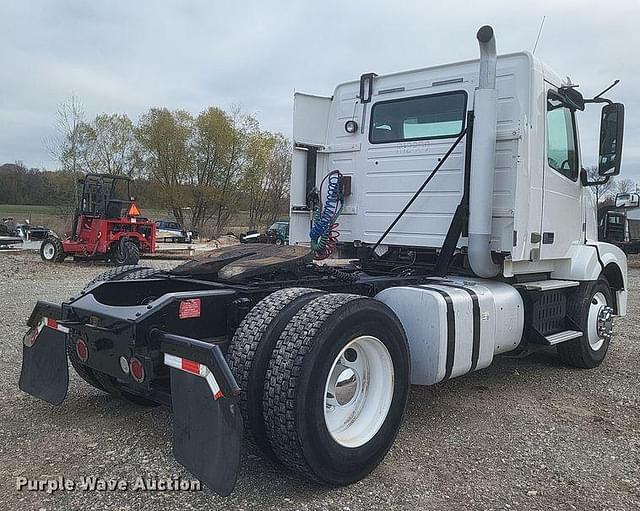 Image of Volvo VNL equipment image 4