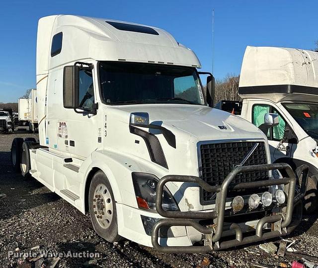 Image of Volvo VNL equipment image 2