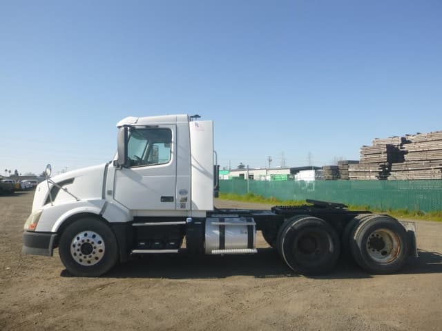 Image of Volvo VNL equipment image 4