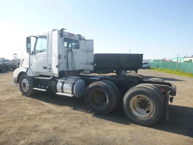 Image of Volvo VNL equipment image 3