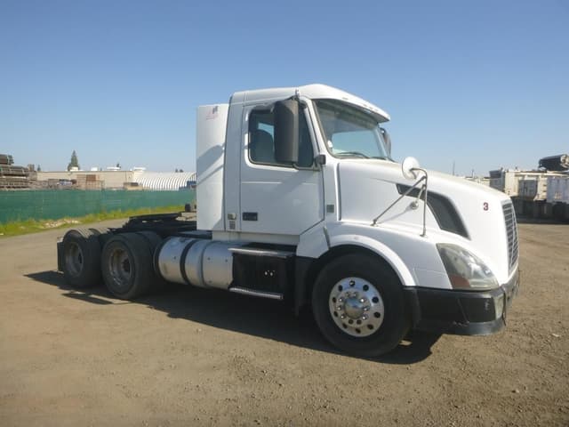 Image of Volvo VNL equipment image 1