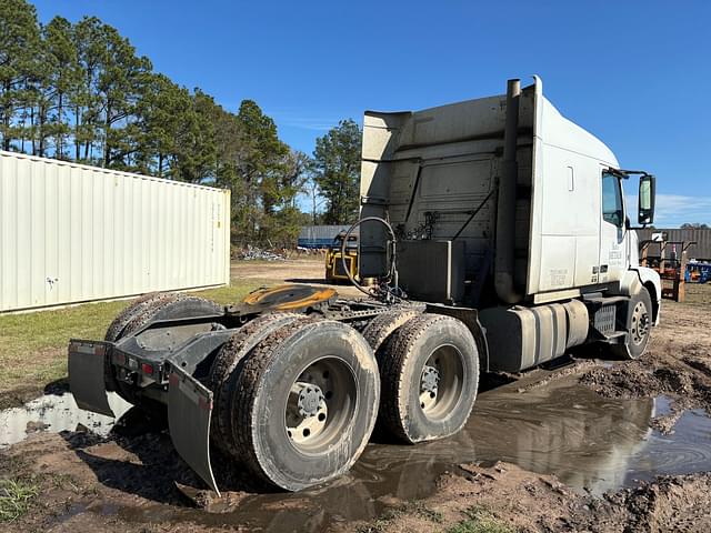 Image of Volvo VNL equipment image 4