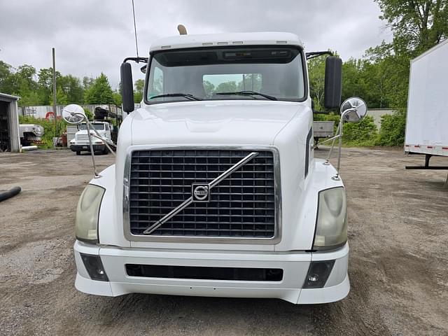 Image of Volvo VNL equipment image 2