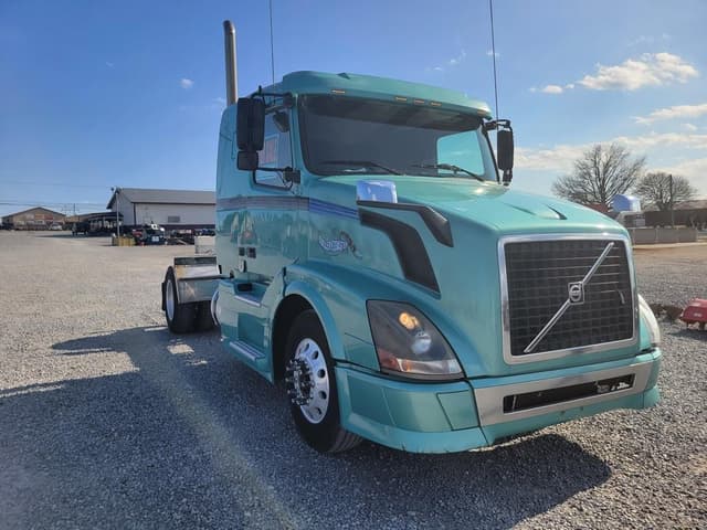 Image of Volvo VNL64T equipment image 1