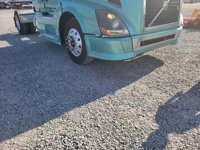 Image of Volvo VNL64T equipment image 2