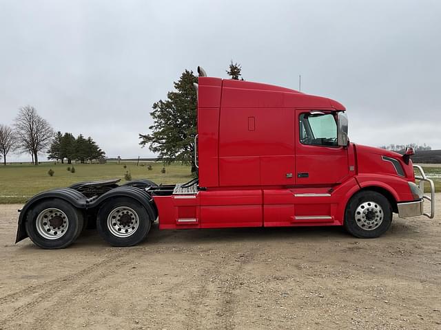 Image of Volvo VNL64T430 equipment image 1