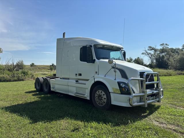 Image of Volvo VNL64T630 equipment image 3