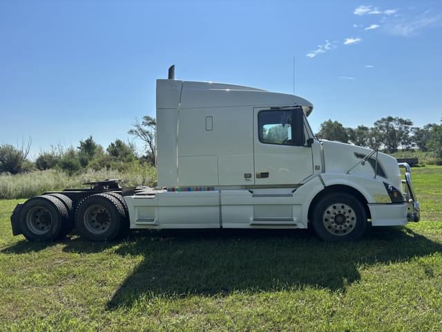 Image of Volvo VNL64T630 equipment image 2