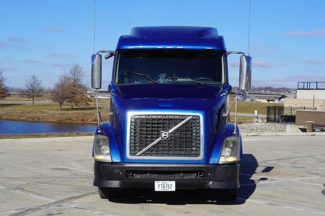 Image of Volvo VNL64T630 equipment image 4