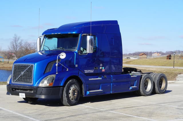 Image of Volvo VNL64T630 equipment image 3