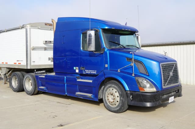 Image of Volvo VNL64T630 equipment image 2