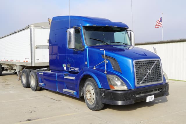 Image of Volvo VNL64T630 equipment image 3